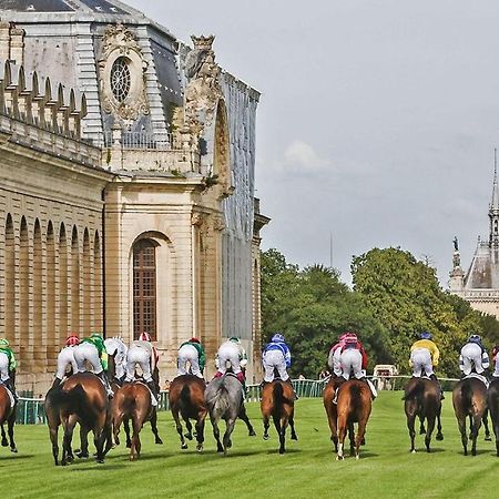 Petit cocon proche gare et commerces Chantilly Extérieur photo